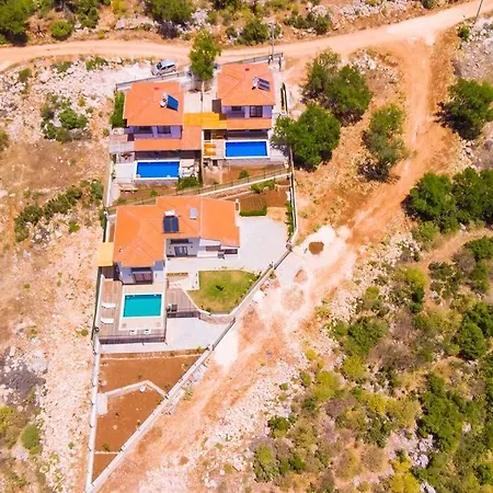 Comfy Ipek With Pool Villa